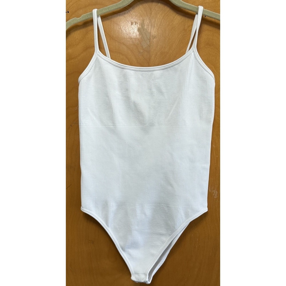 OQQ Contour Ribbed Bodysuit V-Neck Snap Closure White Size Large